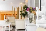 Golden Coast reception detail